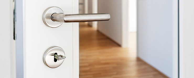 Die Schlüsselübergabe bzw. Wohnungsübergabe ist der Höhepunkt bei einem Wohnungskauf.