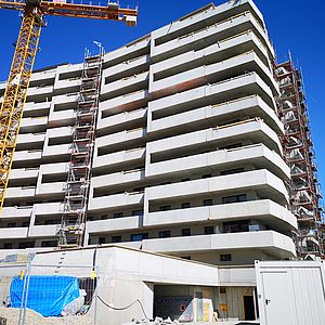Der Rohbau des Wohnbauprojekts mit 117 provisionsfreien Eigentumswohnungen in Wien 10 steht.