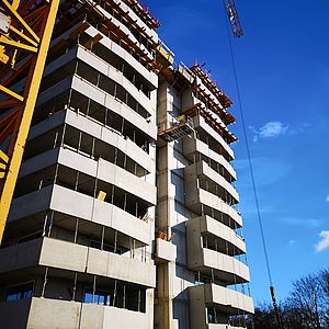 Balkone des Gebäudes in der Biotope City.