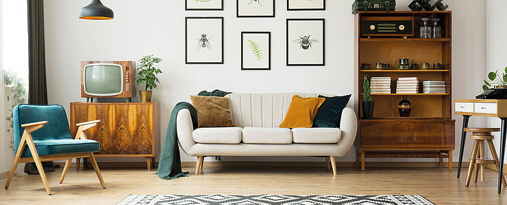 Der Vintage Einrichtungsstil fällt durch die Kombination von altem und neuem Mobiliar und Dekoelementen auf.