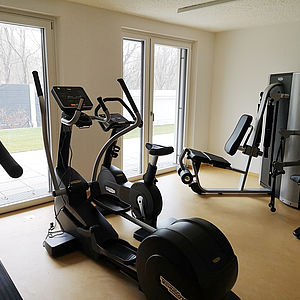 Blick ins Fitnesscenter des Wohnhauses "HOCHH(IN)AUS"
