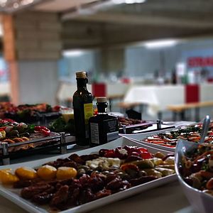 Bei der Gleichenfeier wurde ein großes Buffet für die Gäste aufgebaut.