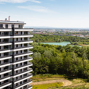 In unmittelbarer Nähe der Mischek Wohnhausanlage HOCHH(IN)AUS befindet sich der Wienerbergteich.