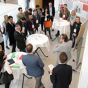 In Gruppenarbeiten wurden die Mitarbeiterinnen dazu angehalten selbst etwas zu der Mischek Mitarbeitertagung beizutragen.